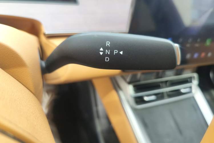 Used BYD Han L 2025 EV Four-Wheel Drive LiDAR Flagship Model Gear Lever
