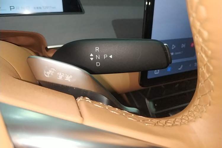 Used BYD Han L 2025 EV 701 km LiDAR Flagship Edition Gear Lever