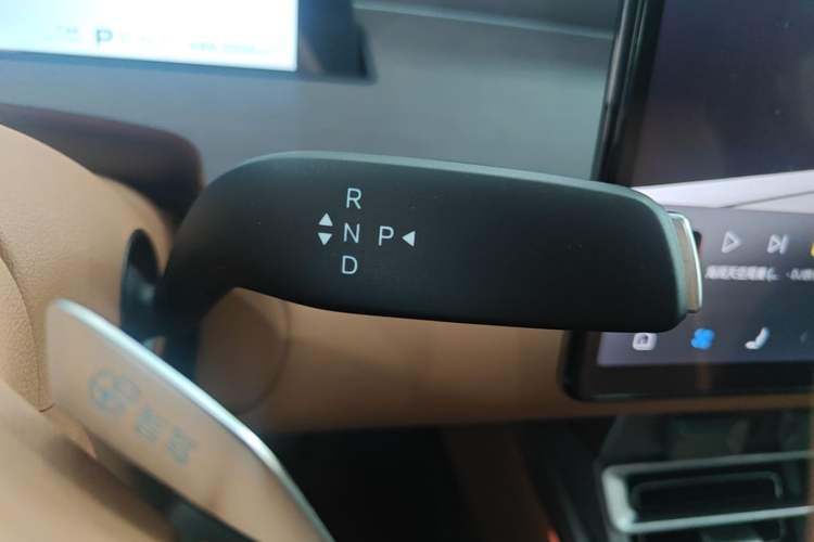 Used BYD Han L 2025 EV Four-Wheel Drive LiDAR Flagship Model Gear Lever