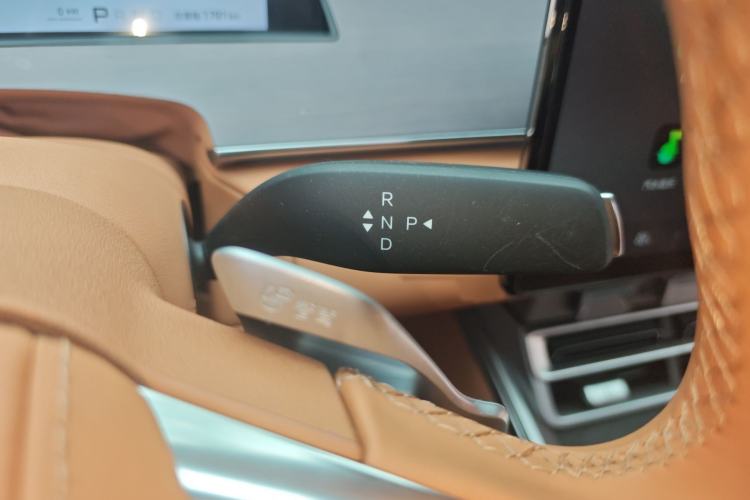 Used BYD Han L 2025 EV 701 km LiDAR Flagship Edition Gear Lever