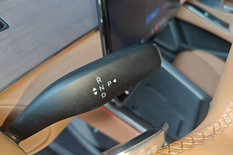Used BYD Han L 2025 EV Four-Wheel Drive LiDAR Flagship Model Gear Lever