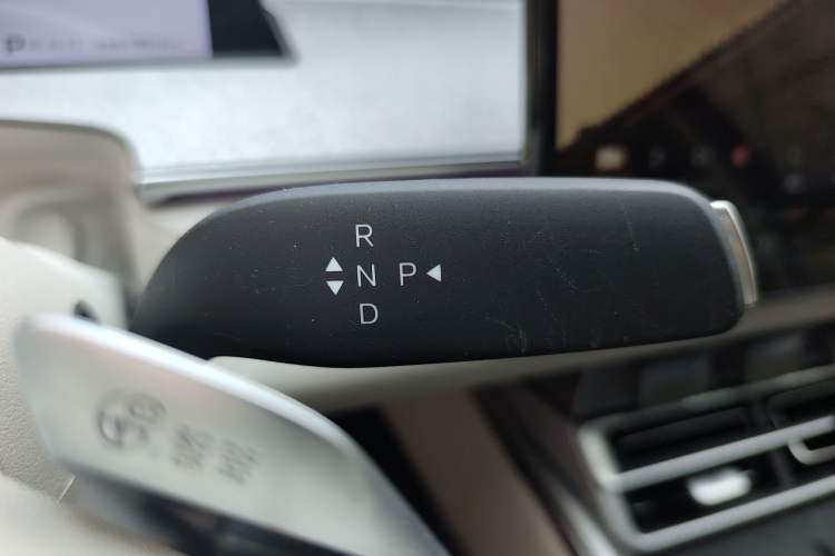 Used BYD Han L 2025 EV 701KM LiDAR Deluxe Edition Gear Lever