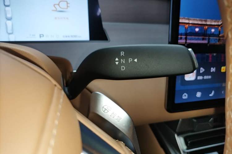 Used BYD Han L 2025 EV Four-Wheel Drive LiDAR Flagship Model Gear Lever