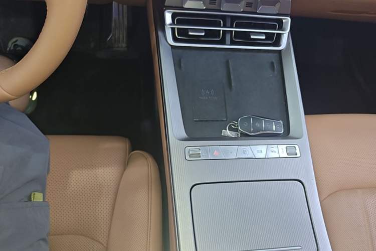 Used BYD Han L 2025 EV Four-Wheel Drive LiDAR Flagship Model Gear Lever
