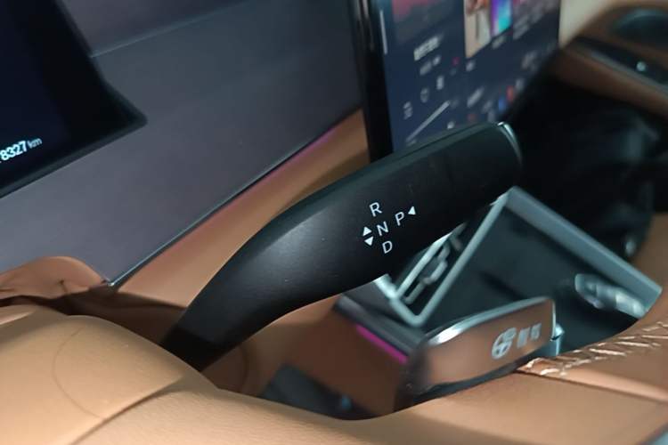 Used BYD Han L 2025 EV Four-Wheel Drive LiDAR Flagship Model Gear Lever