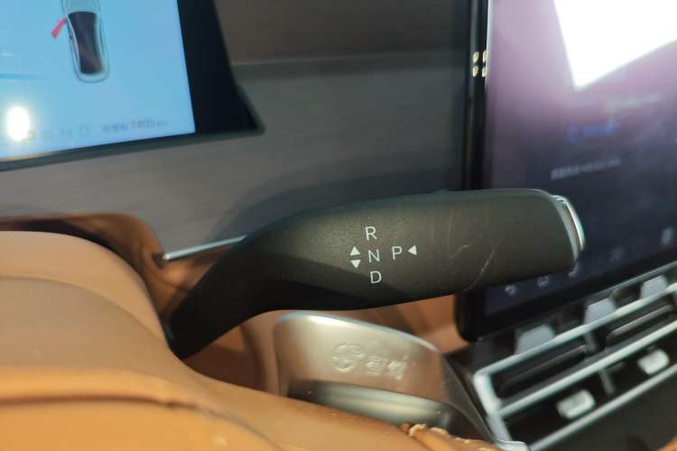Used BYD Han L 2025 EV Four-Wheel Drive LiDAR Flagship Model Gear Lever