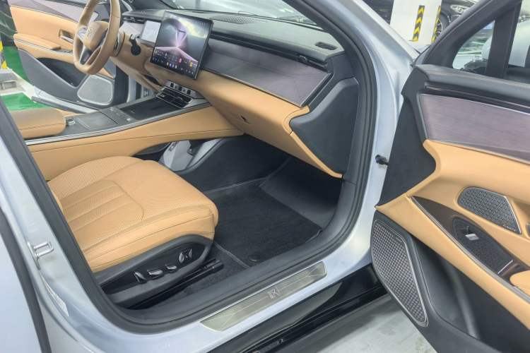 Used BYD Han L 2025 EV Four-Wheel Drive LiDAR Flagship Model Interior 10