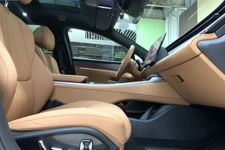 Used BYD Han L 2025 EV Four-Wheel Drive LiDAR Flagship Model Interior 4