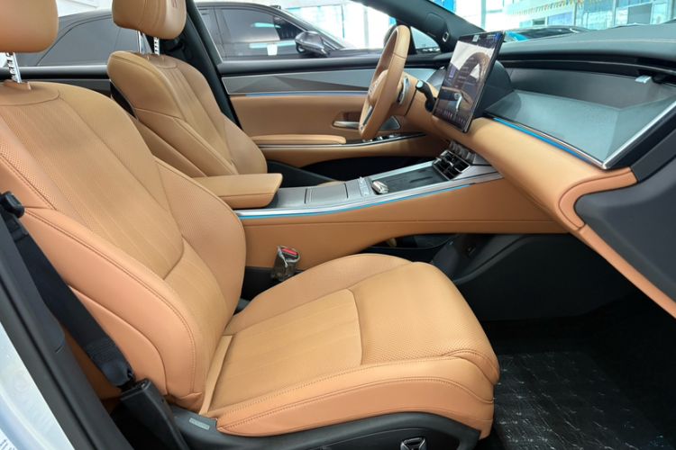 Used BYD Han L 2025 EV 701KM LiDAR Deluxe Edition Interior 4