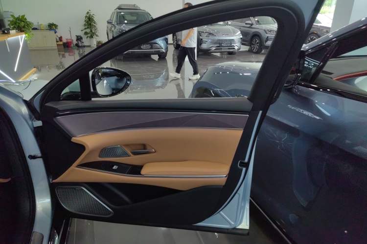 Used BYD Han L 2025 DM-i 200km LiDAR Flagship Model Interior 5