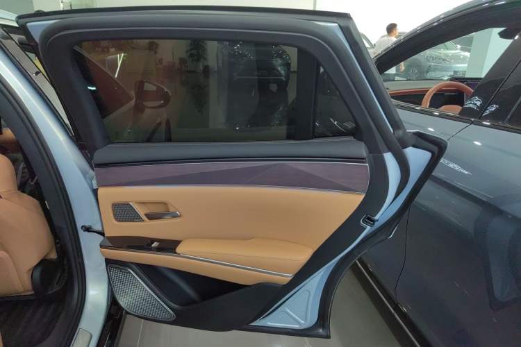 Used BYD Han L 2025 DM-i 200km LiDAR Flagship Model Interior 6