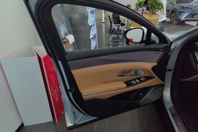 Used BYD Han L 2025 DM-i 200km LiDAR Flagship Model Interior 7