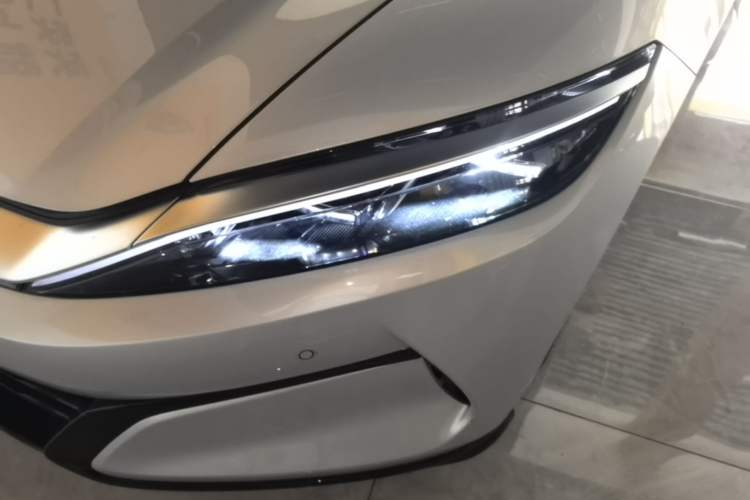 Used BYD Han L 2025 EV Four-Wheel Drive LiDAR Flagship Model Left Front Headlight