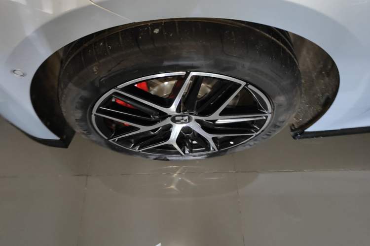 Used BYD Han L 2025 EV Four-Wheel Drive LiDAR Flagship Model Left Front Wheel Hub