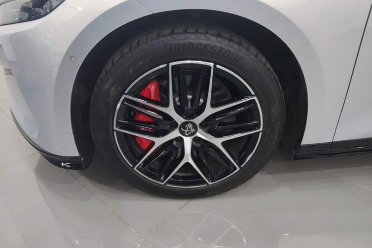Used BYD Han L 2025 EV Four-Wheel Drive LiDAR Flagship Model Left Front Wheel Hub