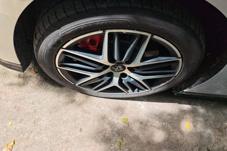 Used BYD Han L 2025 EV Four-Wheel Drive LiDAR Flagship Model Left Front Wheel Hub