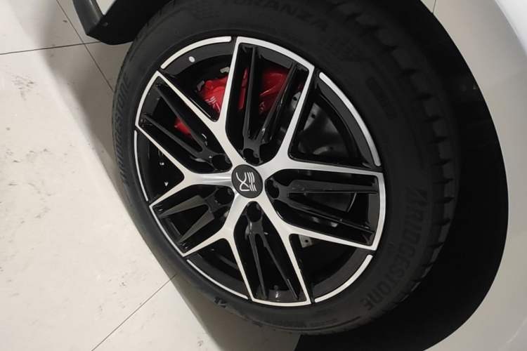 Used BYD Han L 2025 EV Four-Wheel Drive LiDAR Flagship Model Left Front Wheel Hub