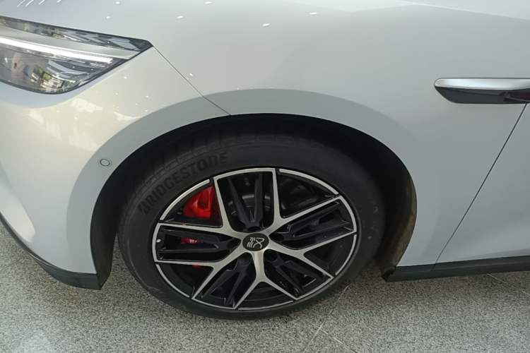 Used BYD Han L 2025 EV Four-Wheel Drive LiDAR Flagship Model Left Front Wheel Hub