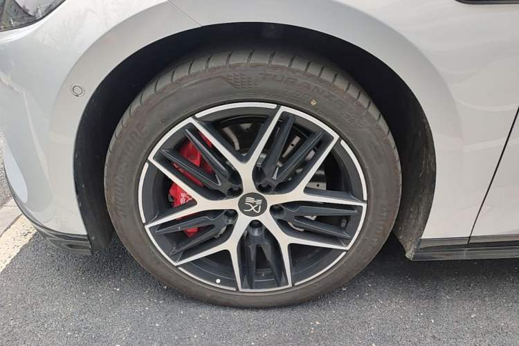 Used BYD Han L 2025 EV Four-Wheel Drive LiDAR Flagship Model Left Front Wheel Hub
