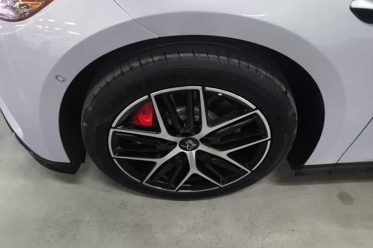 Used BYD Han L 2025 DM-p Four-Wheel-Drive LiDAR Flagship Model Left Front Wheel Hub
