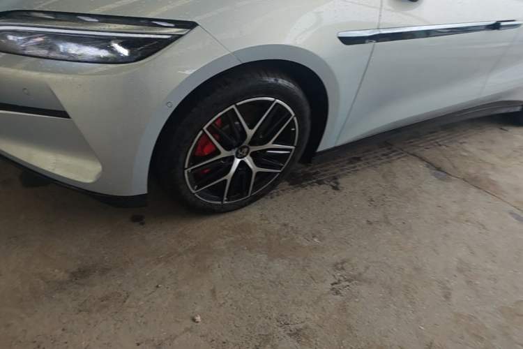 Used BYD Han L 2025 EV Four-Wheel Drive LiDAR Flagship Model Left Front Wheel Hub