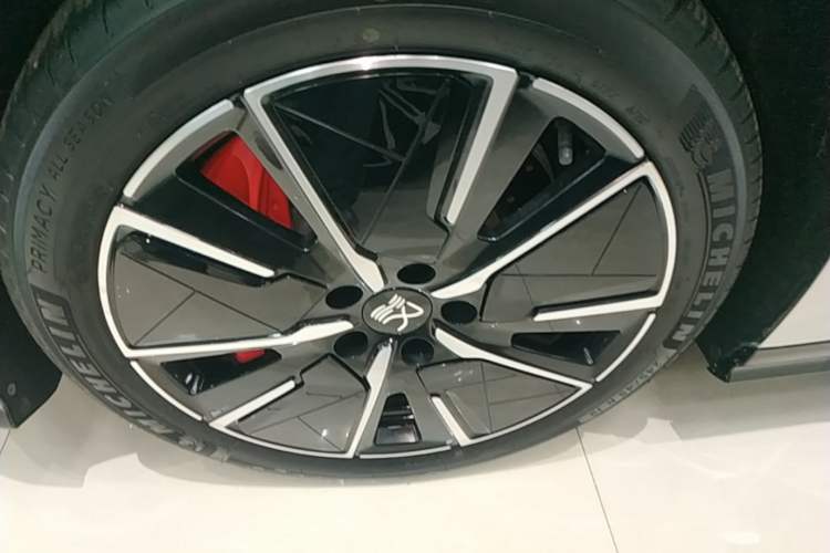 Used BYD Han L 2025 EV 701 km LiDAR Flagship Edition Left Front Wheel Hub