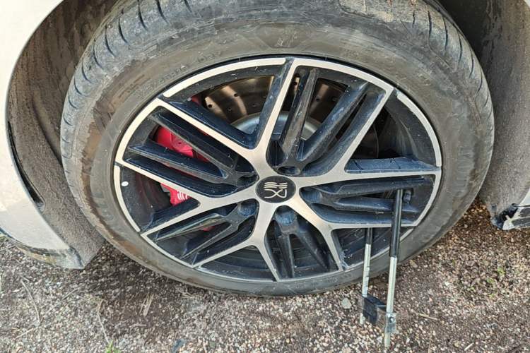 Used BYD Han L 2025 EV Four-Wheel Drive LiDAR Flagship Model Left Front Wheel Hub