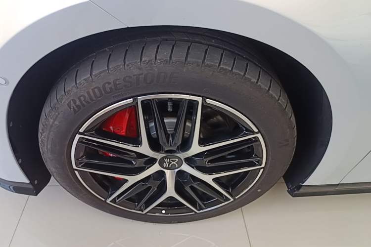 Used BYD Han L 2025 EV Four-Wheel Drive LiDAR Flagship Model Left Front Wheel Hub