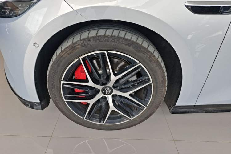 Used BYD Han L 2025 EV Four-Wheel Drive LiDAR Flagship Model Left Front Wheel Hub