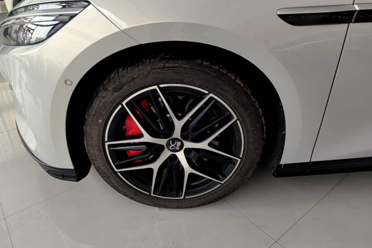 Used BYD Han L 2025 EV Four-Wheel Drive LiDAR Flagship Model Left Front Wheel Hub