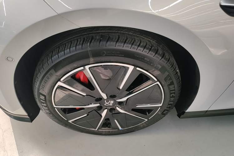 Used BYD Han L 2025 EV 701KM LiDAR Deluxe Edition Left Front Wheel Hub