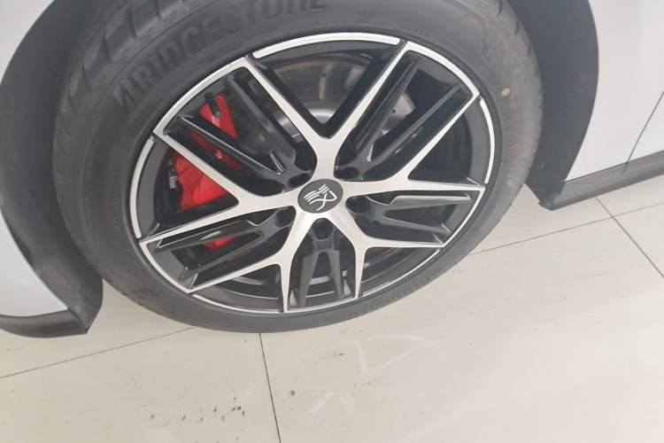 Used BYD Han L 2025 EV Four-Wheel Drive LiDAR Flagship Model Left Front Wheel Hub