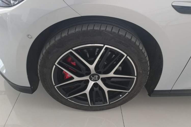 Used BYD Han L 2025 EV Four-Wheel Drive LiDAR Flagship Model Left Front Wheel Hub