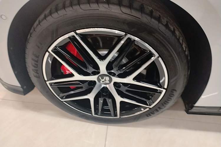 Used BYD Han L 2025 EV Four-Wheel Drive LiDAR Flagship Model Left Front Wheel Hub