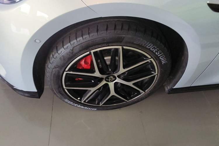 Used BYD Han L 2025 EV Four-Wheel Drive LiDAR Flagship Model Left Front Wheel Hub