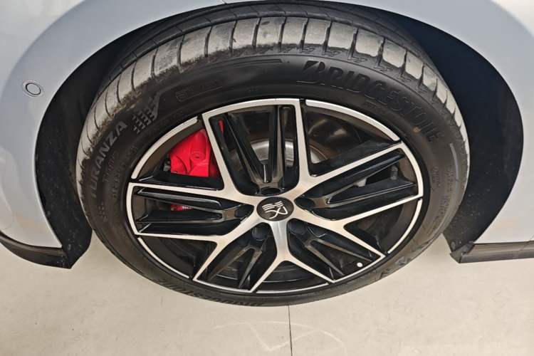 Used BYD Han L 2025 EV Four-Wheel Drive LiDAR Flagship Model Left Front Wheel Hub