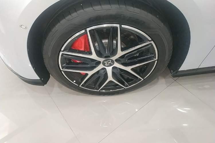Used BYD Han L 2025 EV Four-Wheel Drive LiDAR Flagship Model Left Front Wheel Hub