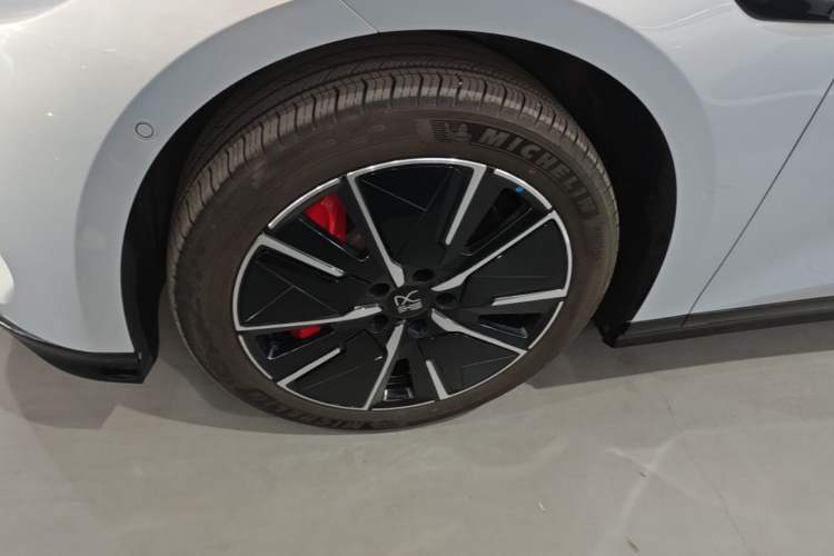 Used BYD Han L 2025 EV 701KM LiDAR Deluxe Edition Left Front Wheel Hub
