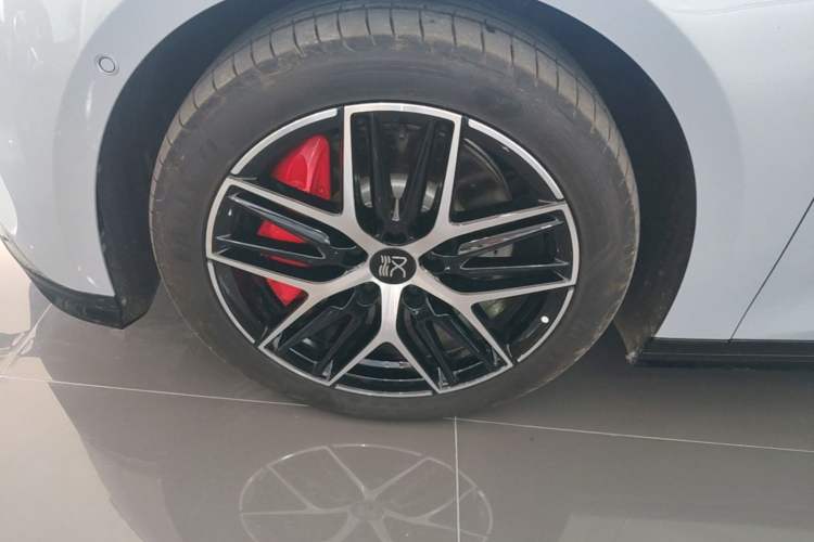 Used BYD Han L 2025 EV Four-Wheel Drive LiDAR Flagship Model Left Front Wheel Hub