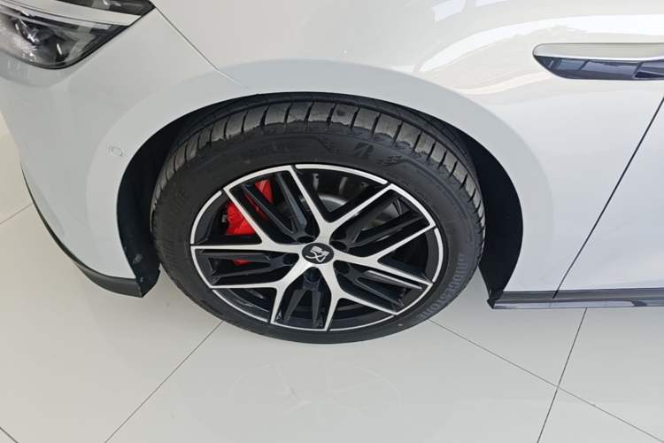 Used BYD Han L 2025 EV Four-Wheel Drive LiDAR Flagship Model Left Front Wheel Hub