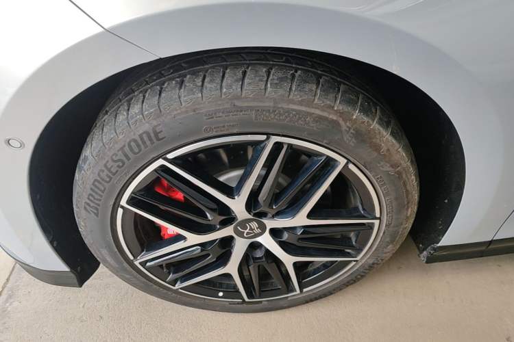 Used BYD Han L 2025 EV Four-Wheel Drive LiDAR Flagship Model Left Front Wheel Hub