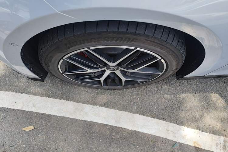 Used BYD Han L 2025 EV Four-Wheel Drive LiDAR Flagship Model Left Front Wheel Hub