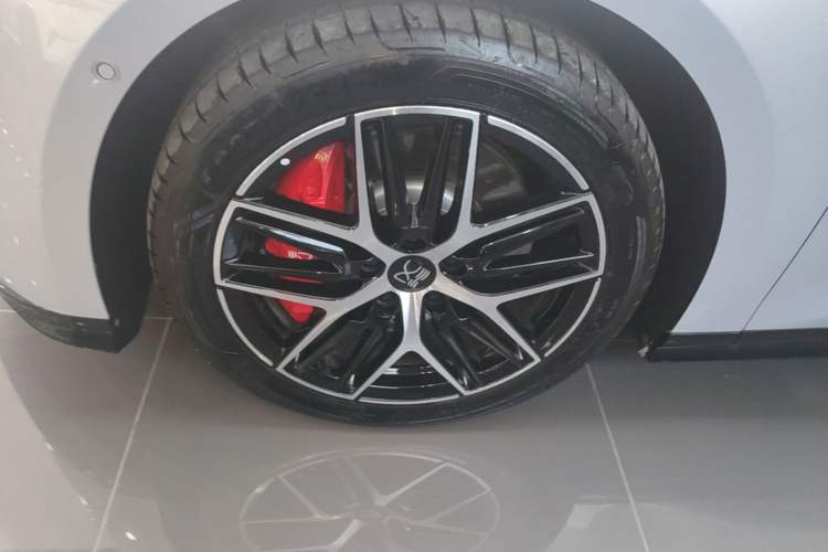 Used BYD Han L 2025 EV Four-Wheel Drive LiDAR Flagship Model Left Front Wheel Hub
