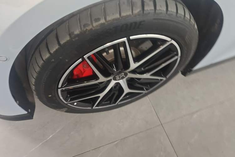 Used BYD Han L 2025 EV Four-Wheel Drive LiDAR Flagship Model Left Front Wheel Hub