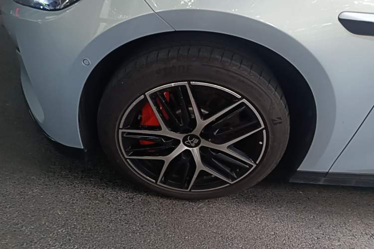 Used BYD Han L 2025 EV Four-Wheel Drive LiDAR Flagship Model Left Front Wheel Hub