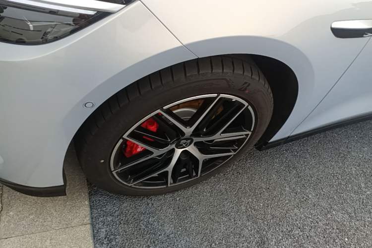 Used BYD Han L 2025 EV Four-Wheel Drive LiDAR Flagship Model Left Front Wheel Hub