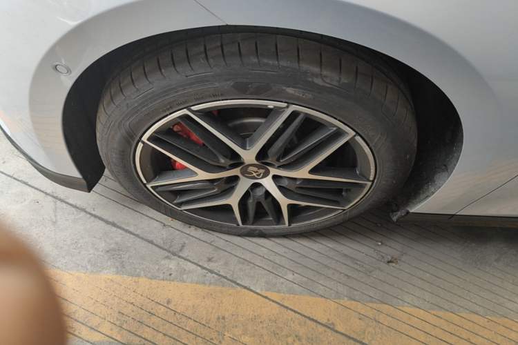 Used BYD Han L 2025 EV Four-Wheel Drive LiDAR Flagship Model Left Front Wheel Hub