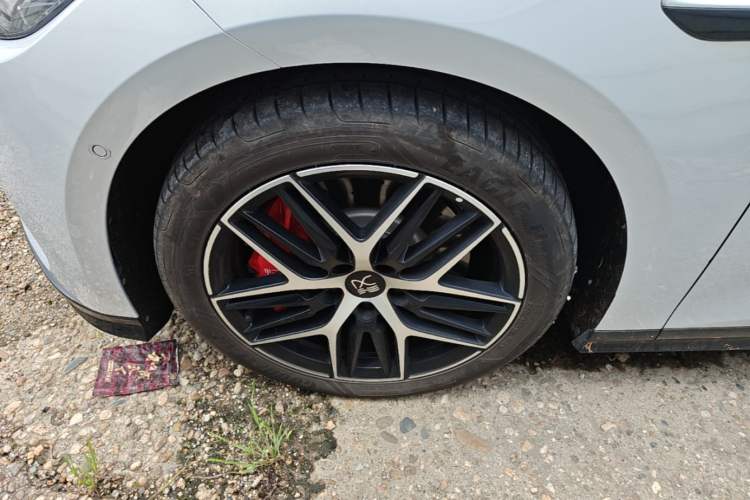 Used BYD Han L 2025 EV Four-Wheel Drive LiDAR Flagship Model Left Front Wheel Hub