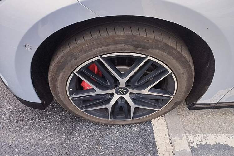 Used BYD Han L 2025 EV Four-Wheel Drive LiDAR Flagship Model Left Front Wheel Hub