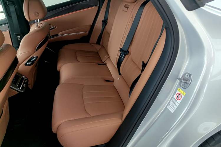 Used BYD Han L 2025 EV Four-Wheel Drive LiDAR Flagship Model Left Rear Seat
